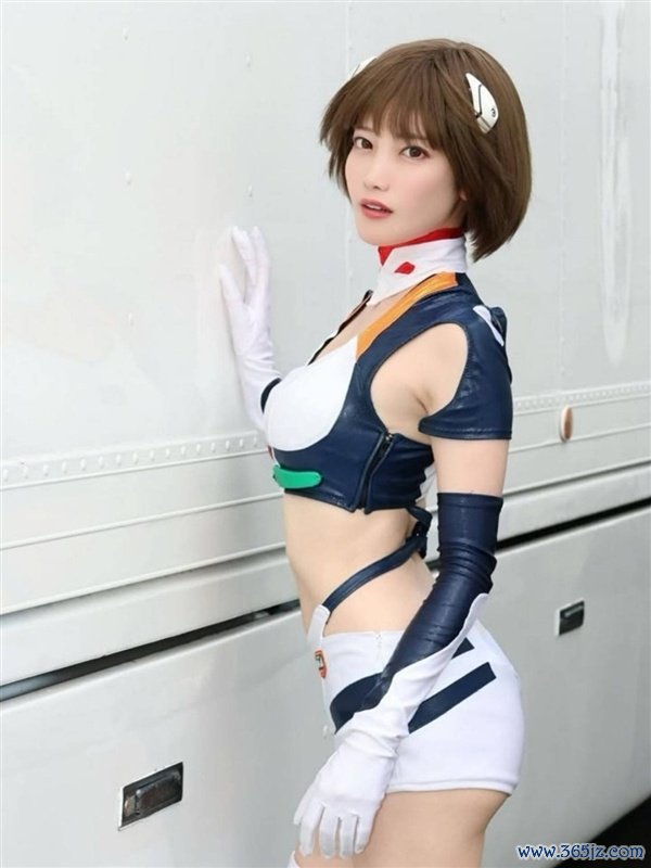 日本赛车女郎Cos初代女神绫波丽 身高腿长太顶了